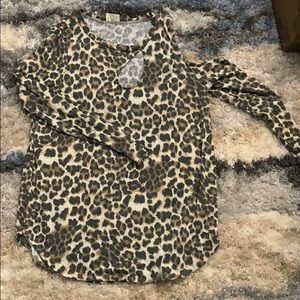 Leopard top with one cold shoulder & circle detail